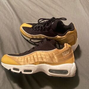 Nike Air Max 95 Black and Gold Women’s Running Shoe size 8